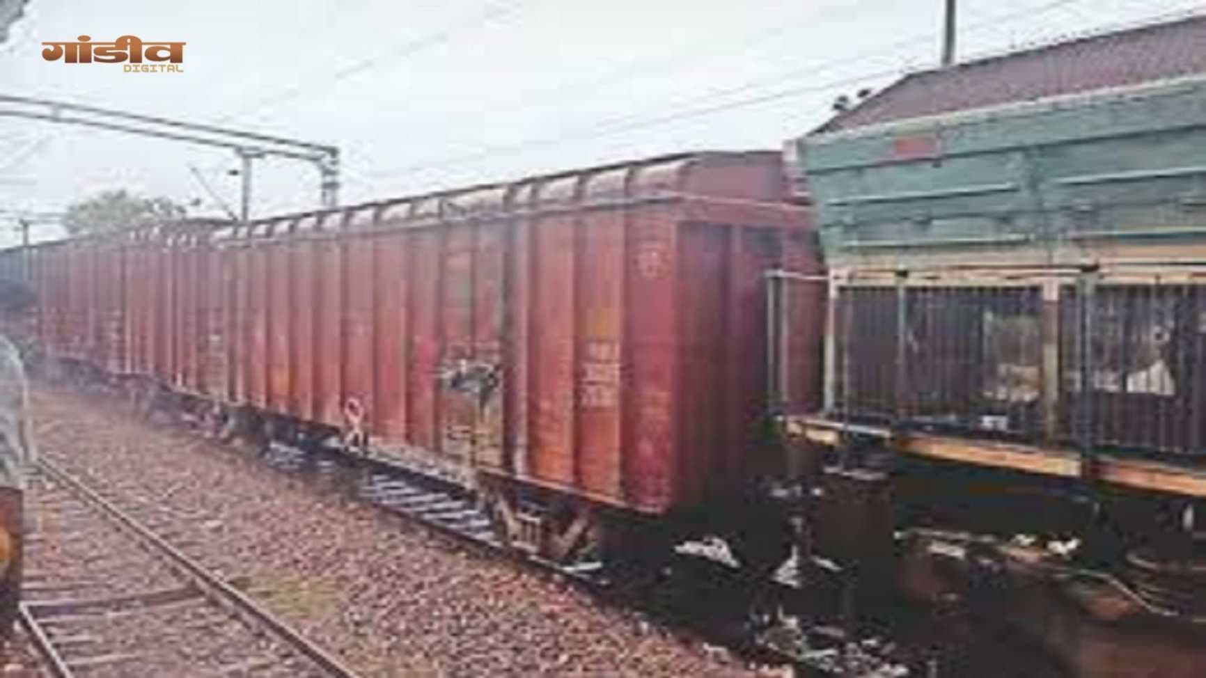 वाराणसी में मालगाड़ी के पहिए से निकली चिंगारी, लाल झंडी दिखाकर रोकी गई ट्रेन