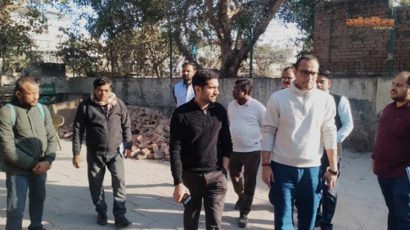 सीएम ग्रिड्स योजना से चमकेगी शहर की  सड़कें, नगर आयुक्त ने परखी प्रगति
