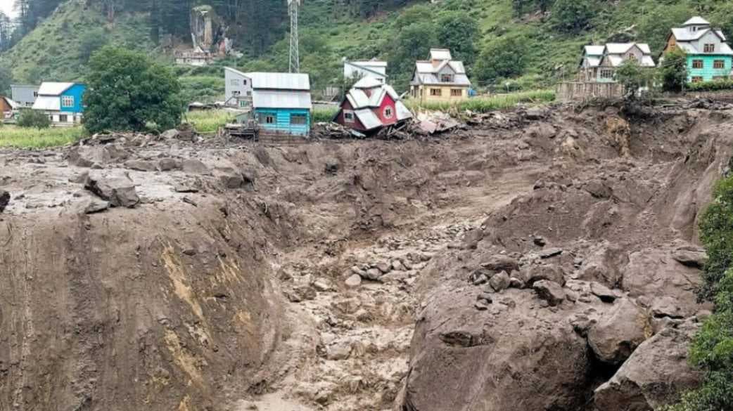 कठुआ में बादल फटा, 4  की मौत ...

