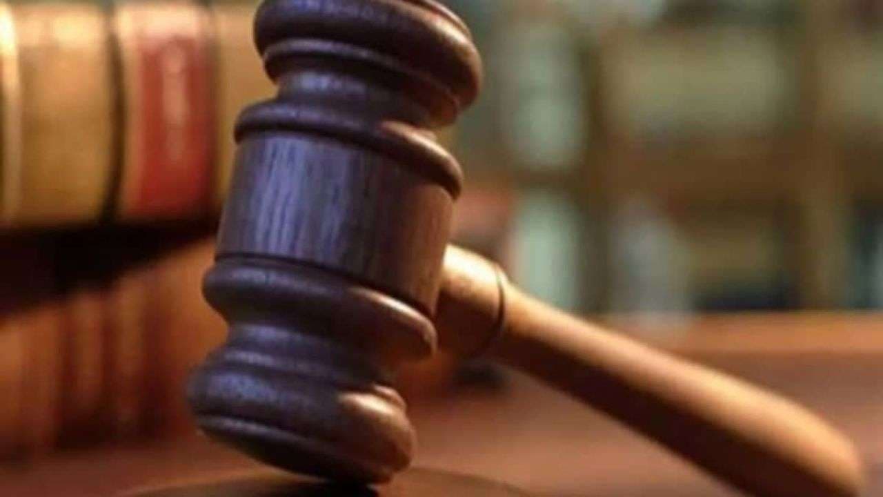 छेड़खानी संग लूट मामले में 19 के खिलाफ पुलिस दर्ज करे केस, कोर्ट ने दिया आदेश 
