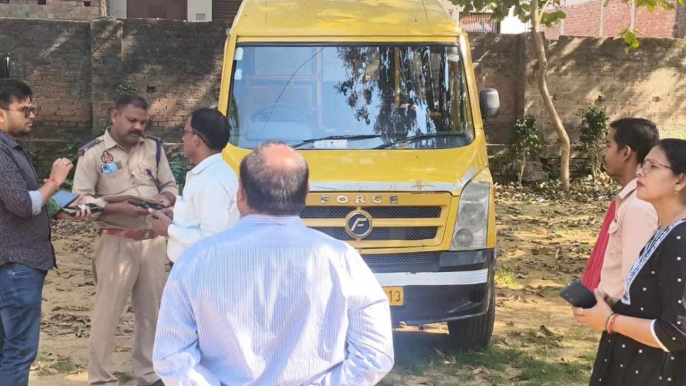 वाराणसी में अनफिट स्कूल वाहनों पर कसा शिकंजा, चार सीज, कई का चालान