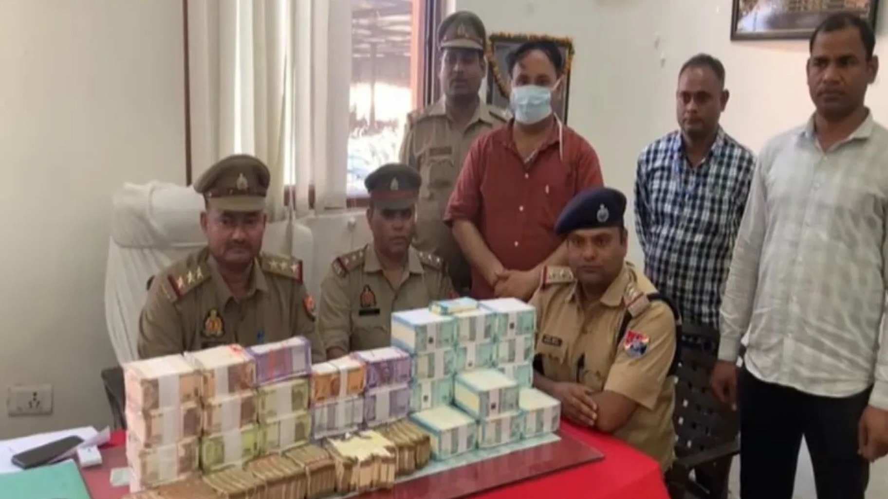 वाराणसी जंक्‍शन पर संदिग्‍ध गिरफ्तार, सामान की तलाशी लें हैरान हुई पुलिस   