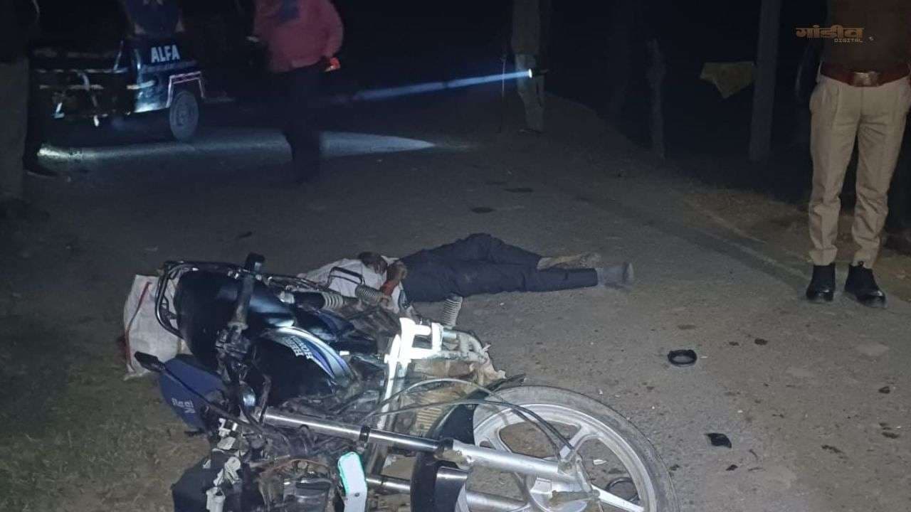 अज्ञात वाहन की टक्कर से स्कूटी सवार युवक की मौत, लोग हए आक्रोशित 
