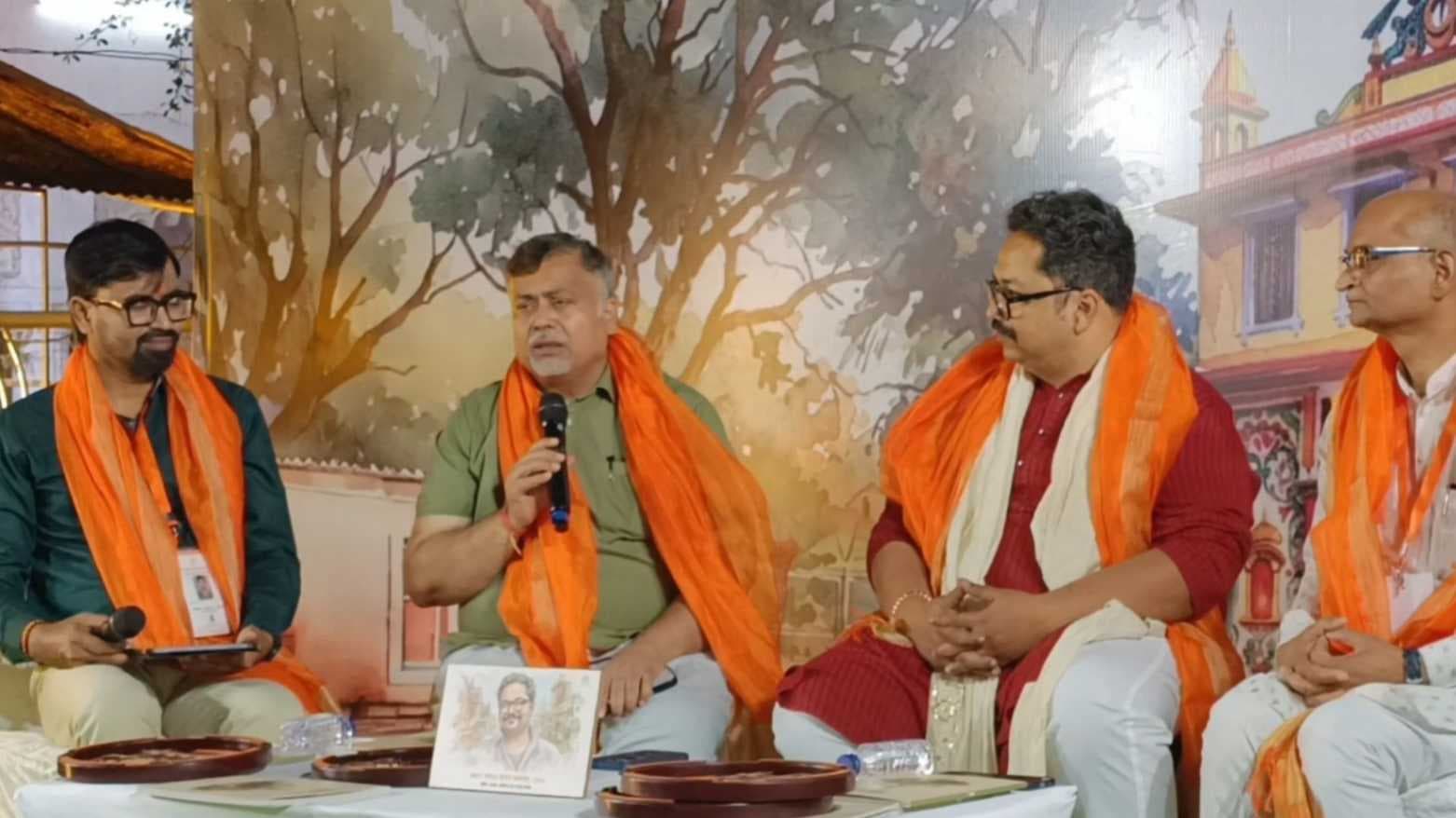 व्‍योमेश शुक्‍ल की पुस्‍तक 'नागरी' असाधारण चित्त से उपजी संपादन कला का उदाहरण