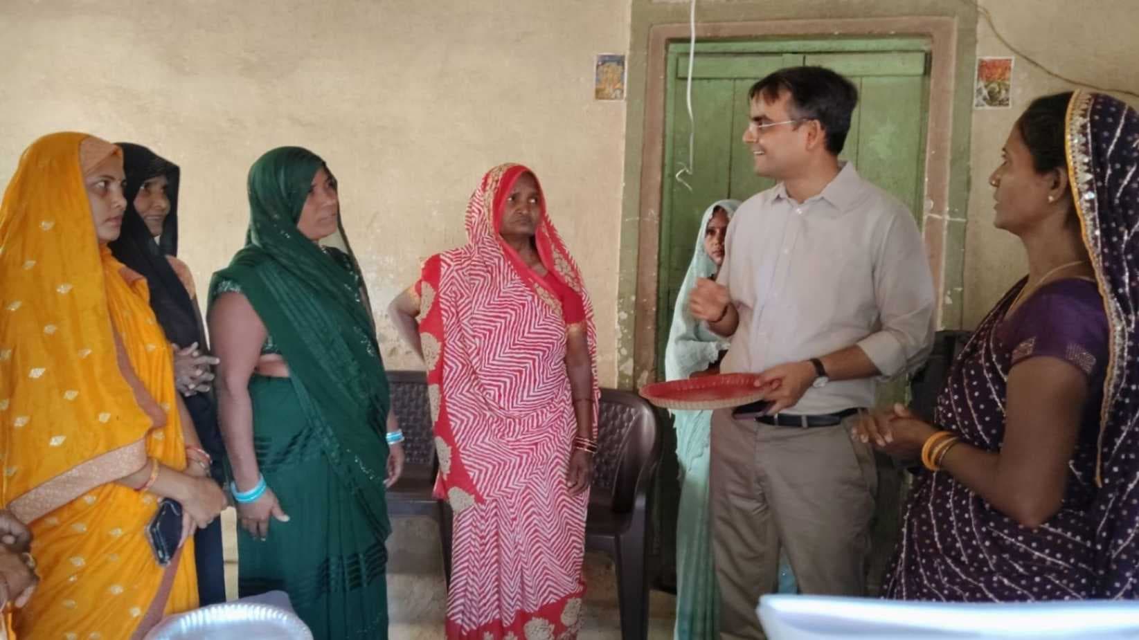 डीएम ने बढ़ाया लखपति दीदियों का हौसला, कार्यों की सराहना कर दिए ये निर्देश  