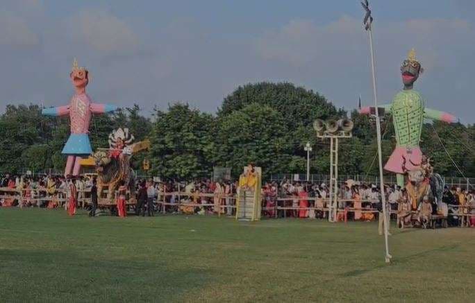 रावण दहन – बरेका में उमड़ी हजारों की भीड़, दोपहर तक भर गया मैदान
