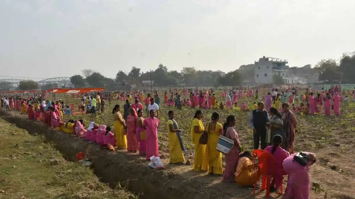 वाराणसी में वृहद पौधरोपण पर उठने लगे सवाल तो नगर निगम ने दी चेतावनी