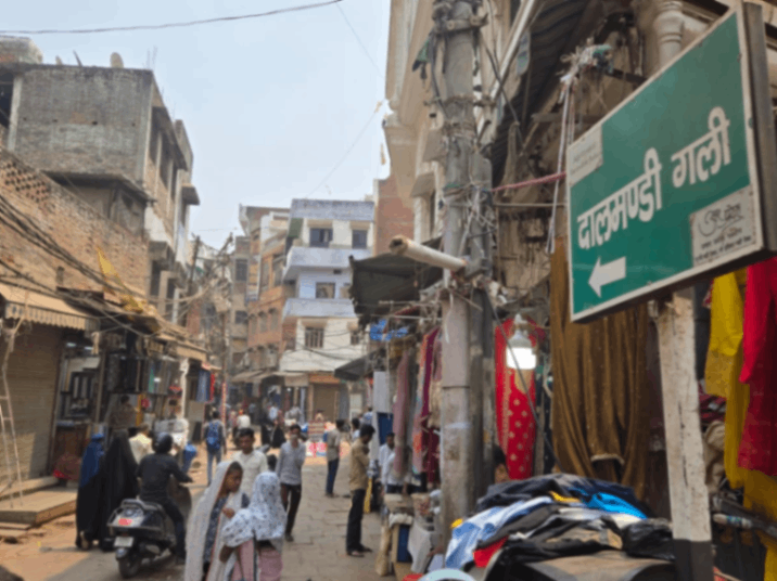 वाराणसी में पाकिस्‍तान नागरिकों की दो संपत्तियां होंगी सरकार के अधीन, नोटिस जारी