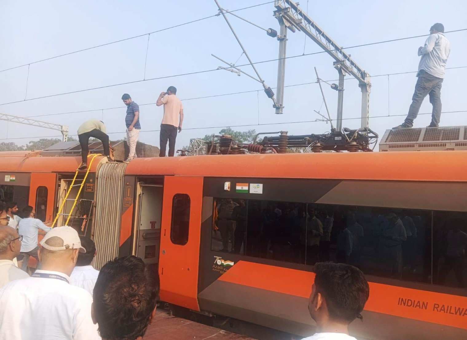 वंदे भारत एक्सप्रेस में तकनीकी खराबी, चार घंटे की मशक्कत के बाद रवाना हुई ट्रेन...