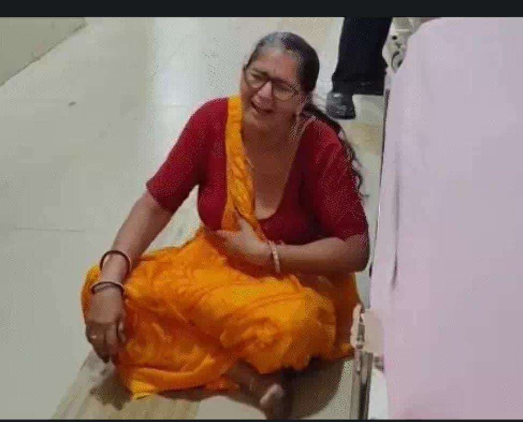 काशी विश्वनाथ धाम में दर्शन के दौरान श्रद्धालु की मौत, परिजनों ने डॉक्टरों पर लगाया लापरवाही का आरोप...