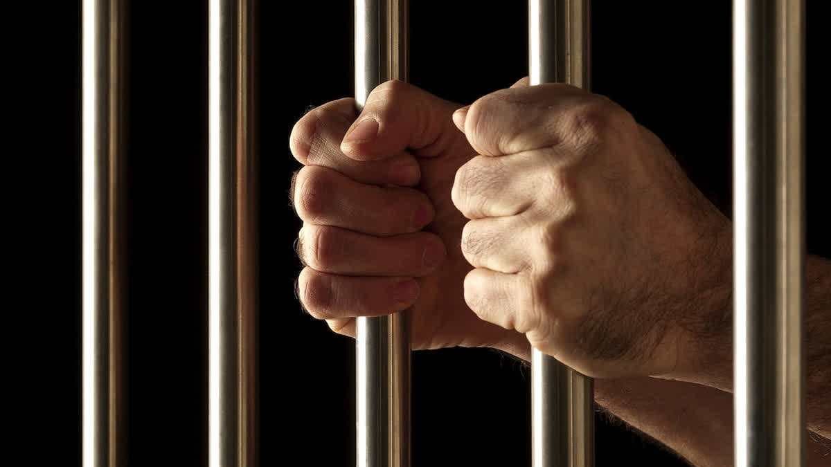 बीएचयू में बंधक बनाकर दो छात्रों को पीटा