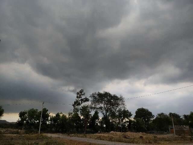 पूर्वांचल समेत वाराणसी में मौसम का यलो अलर्ट, अगले 24 घंटे बादलों के सक्रिय होने की संभावना