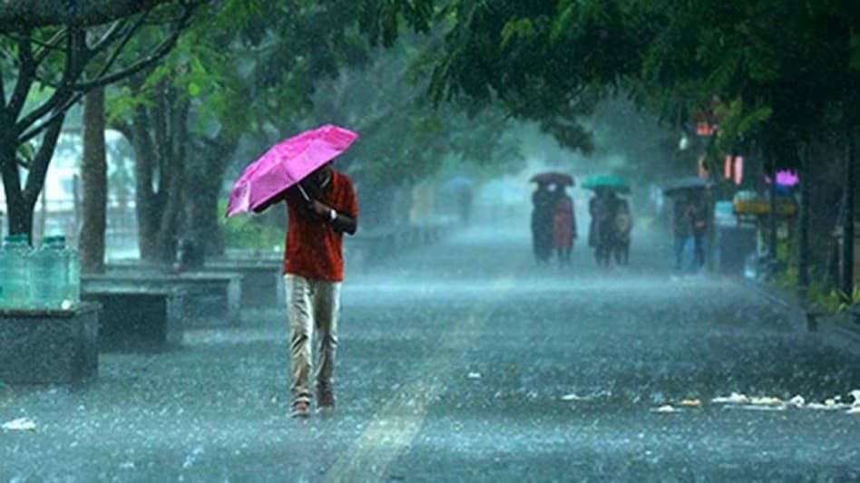 पूर्वांचल में मौसम ने बदला मिजाज, वाराणसी सहित कई जिलों में भारी बारिश 