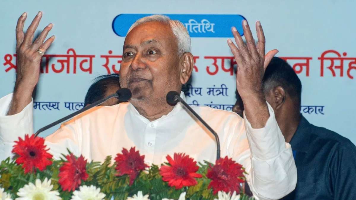 बिहार चुनाव को देख नीतीश के बदले तेवर,  कंपटीशन परीक्षा की कर दी फीस माफ 