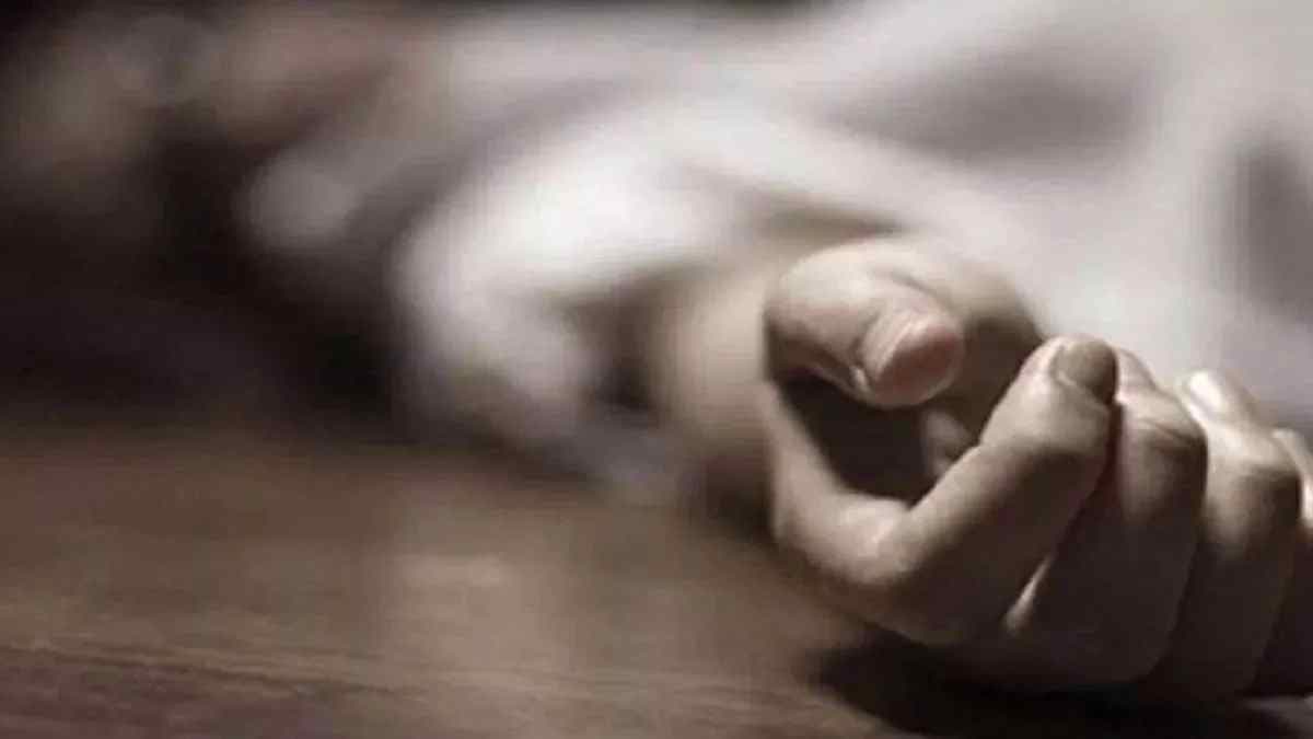 बारजा गिरने से वृद्ध महिला की मौत, दो पोतियां घायल