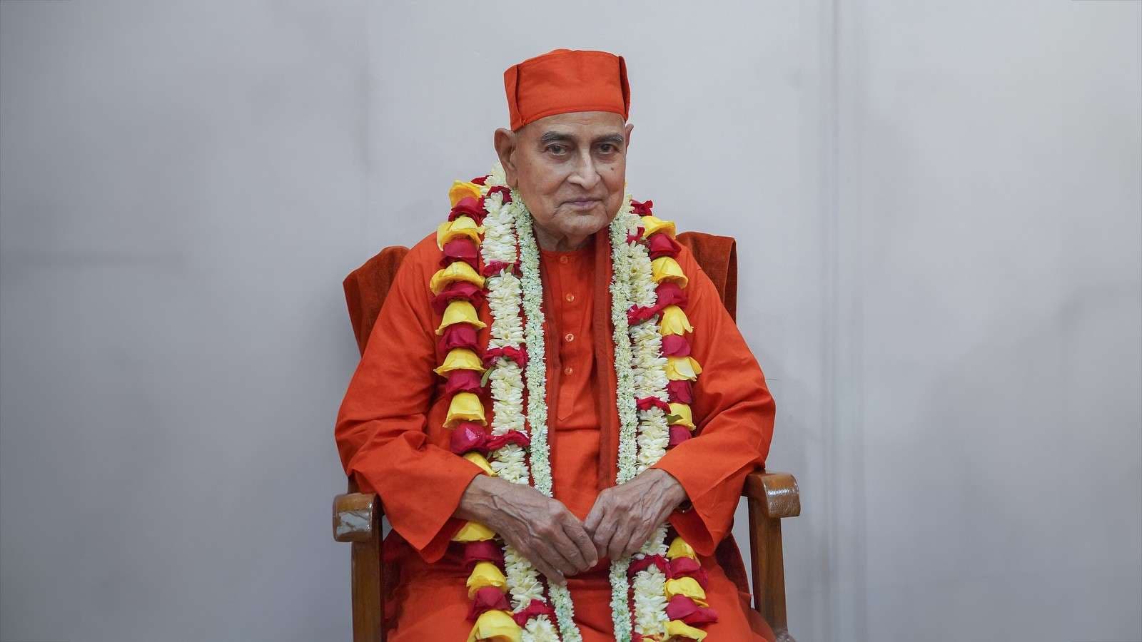 काशी विश्वनाथ मंदिर पहुंचे स्वामी गौतमानंद महाराज