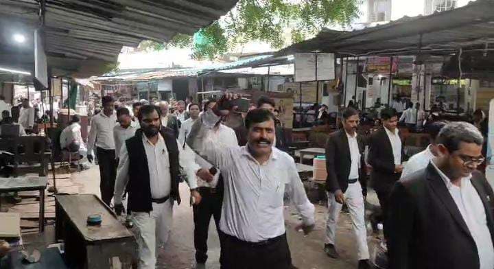 थम नहीं रहा विवाद, एडीसीपी समेत कई पुलिसकर्मियों के खिलाफ़ याचिका