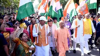 लखनऊ में BJP का शक्ति प्रदर्शन, महिलाओं संग सड़क पर उतरे CM योगी