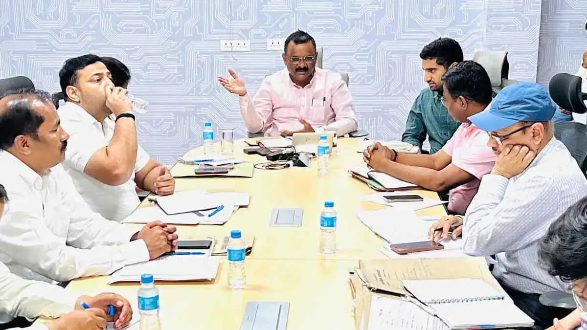 सड़क निर्माण की सामने आई लापरवाही, तीन इंजीनियरों को मिली प्रतिकुल प्रविष्टि