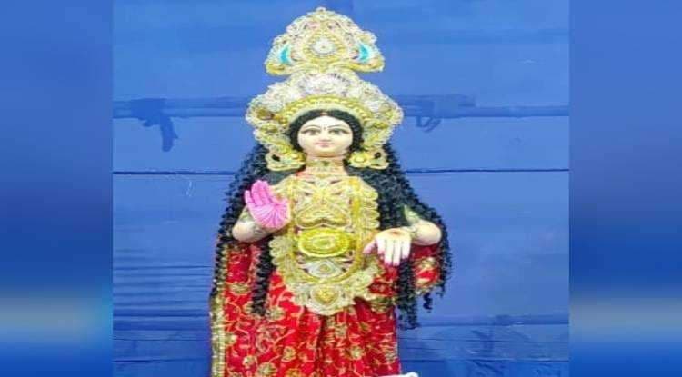 बंगीय समाज के पंडालों में की गई कोजागरी पूजा, मां लक्ष्मी को लावा अर्पित