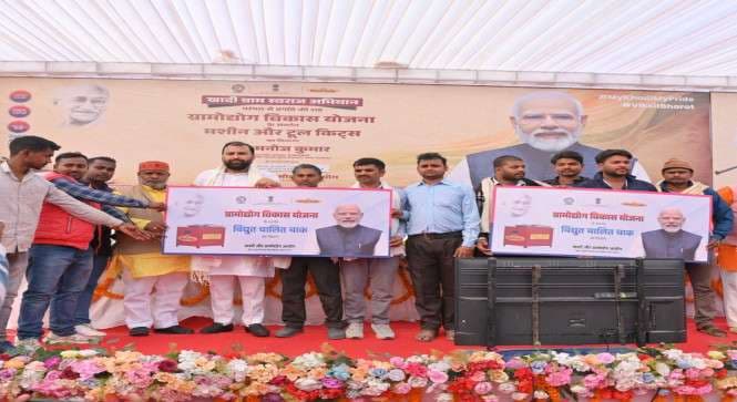 कारीगरों को आत्‍मनिर्भर बनाने की कवायद, टूलकिट पाकर खिल उठे चेहरे
