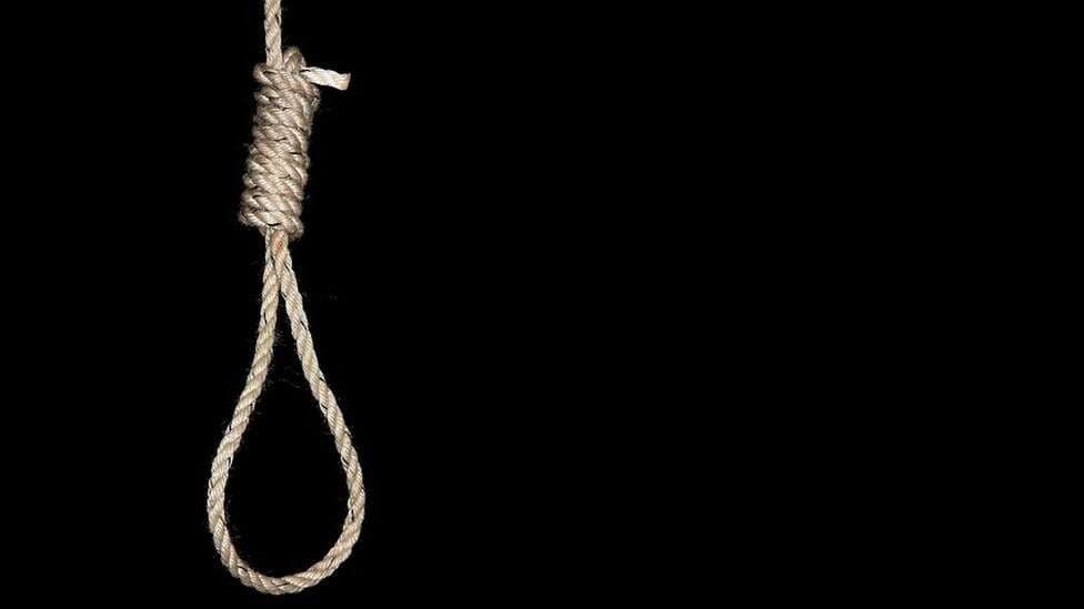 मोबाइल चलाने से रोकने पर युवती ने फांसी लगाकर की आत्महत्या...