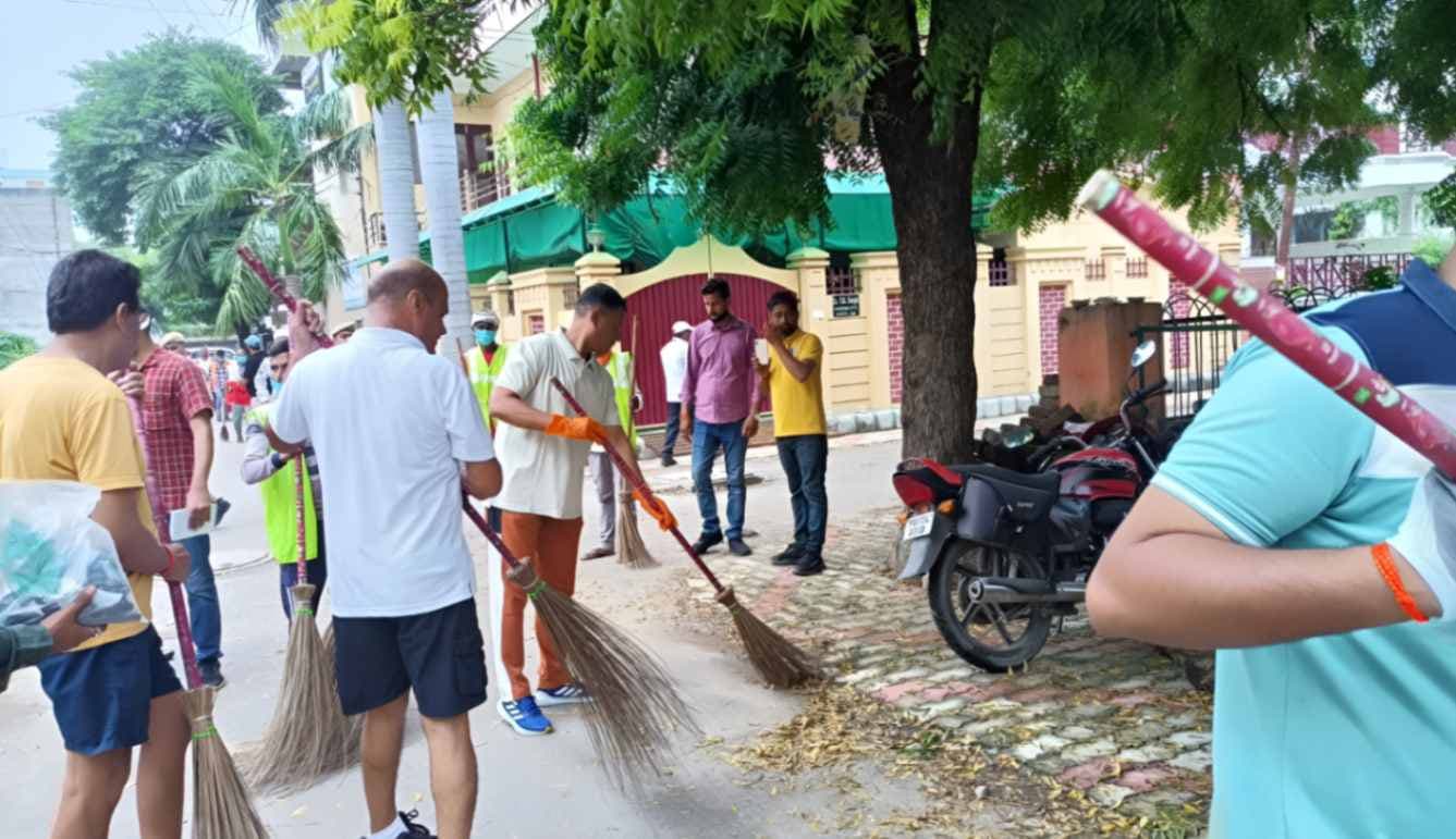 स्वच्छता है जनभागीदारी से चलने वाला सामाजिक आंदोलन: मंडलायुक्त
