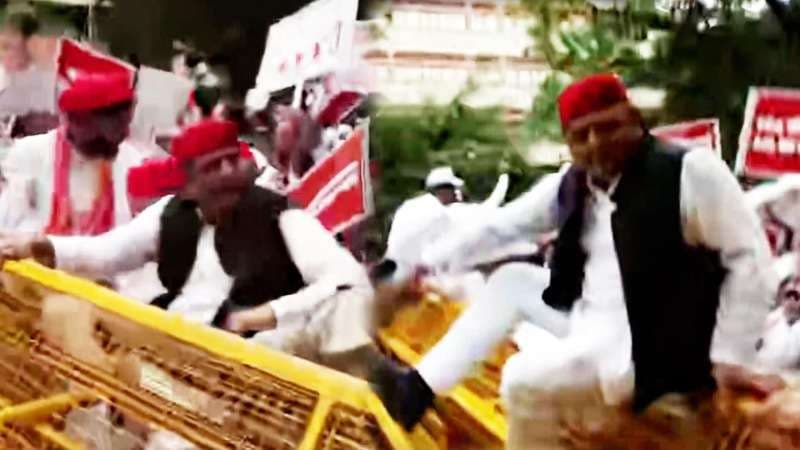 अखिलेश की जंप ने खींचा जनता का ध्यान, SIR के खिलाफ विपक्ष का प्रदर्शन

