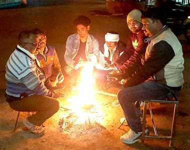 ठंड और गलन से ठिठुरी काशी, औसत से पांच डिग्री नीचे तापमान