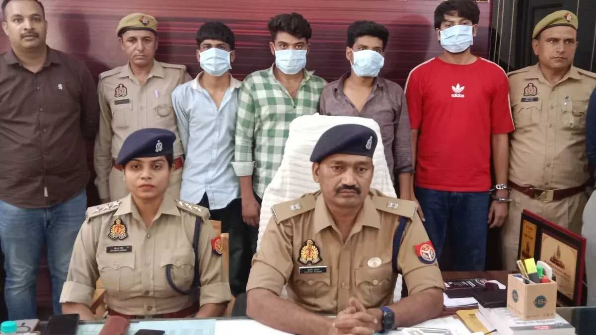 काशी में साइबर क्राइम गैंग का खुलासा, दबोचे गए
चार आरोपी 