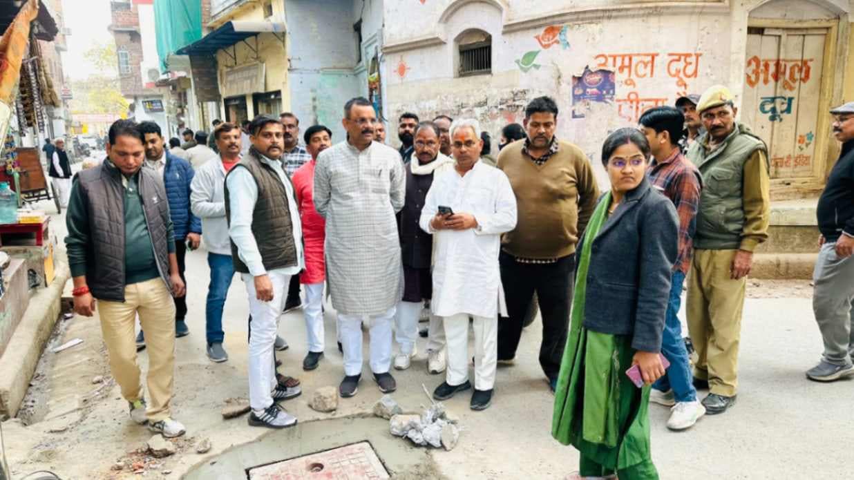 शिव बारात मार्ग 48 घंटे में दुरुस्त करें, नहीं तो होगी कार्रवाई: महापौर अशोक तिवारी का अल्टीमेटम