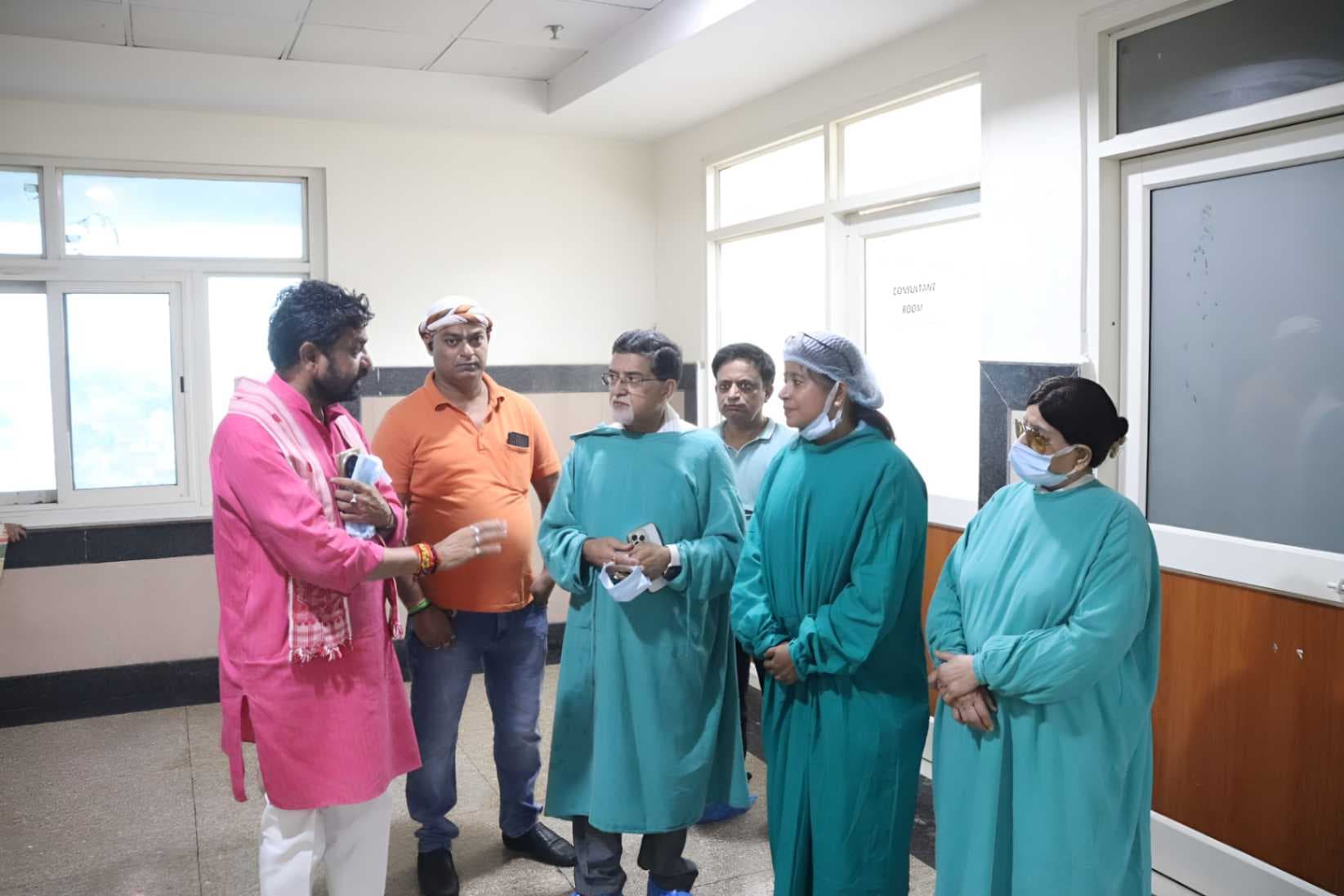 काशी के सुर सम्राट पं. छन्नू लाल मिश्र बीएचयू में भर्ती, आयुष मंत्री ने जाना हाल 