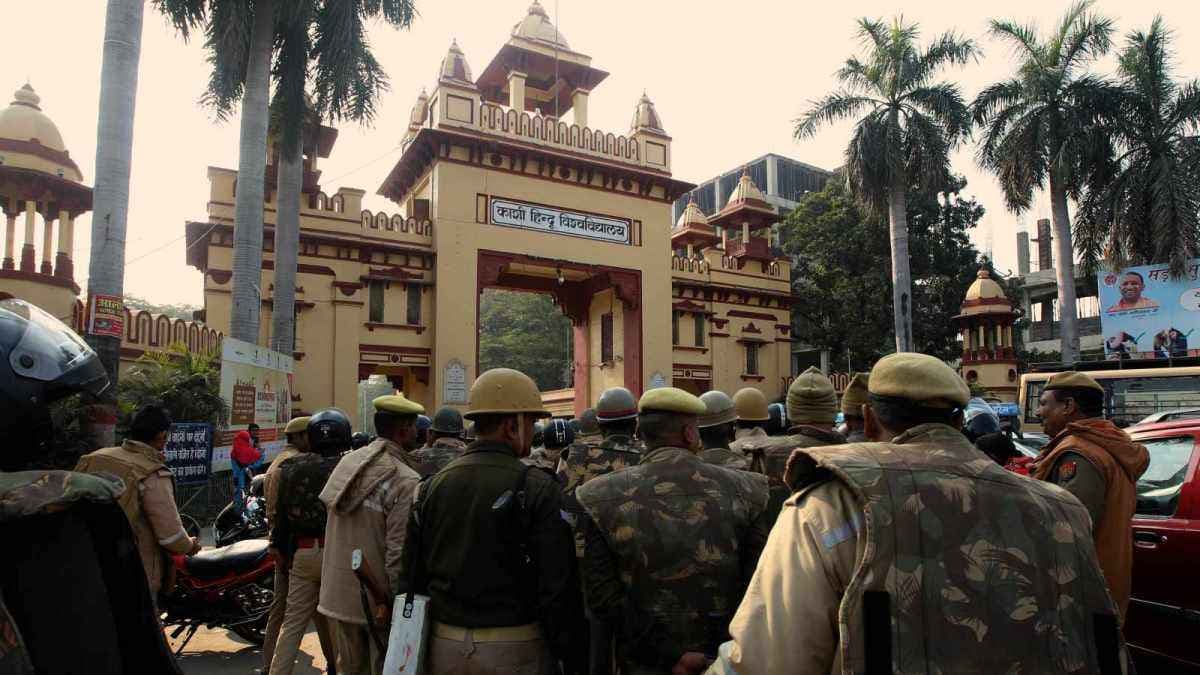 BHU गोलीकांड जांच को लेकर पांच सदस्‍यीय कमेटी गठित, हो सकती है निष्‍कासन की कार्रवाई