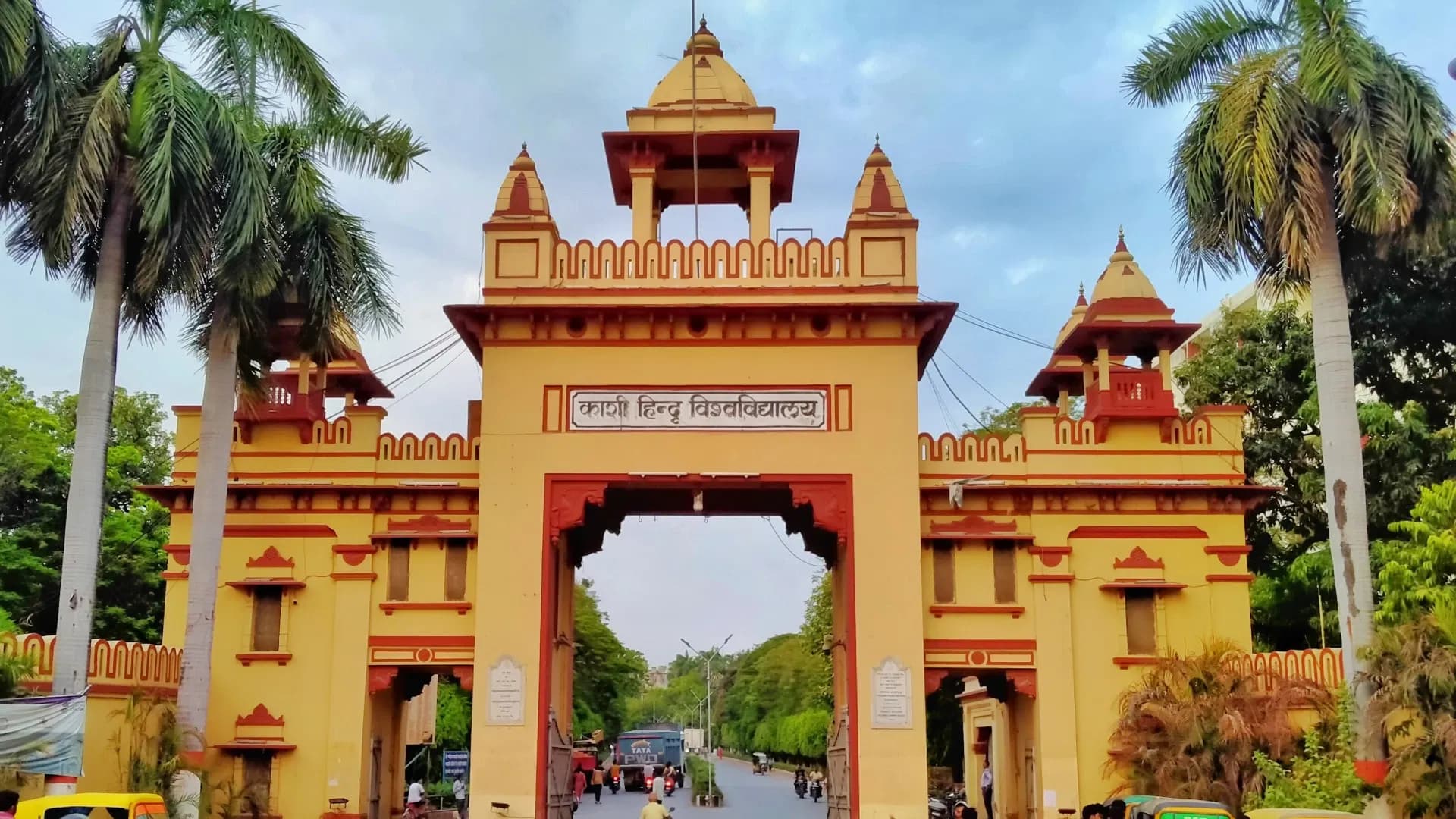 BHU में जाति पूछकर छात्र की पिटाई. छात्र सभा के इकाई अध्‍यक्ष पर आरोप
