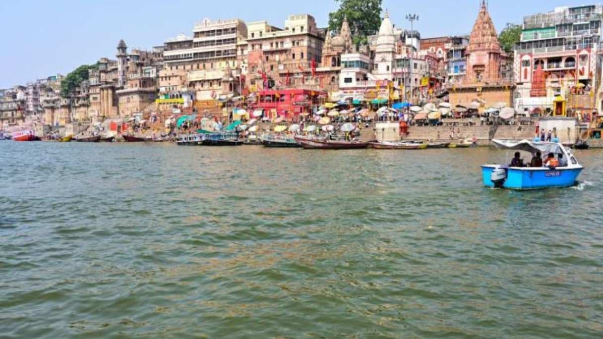 कहीं बारिश तो कहीं चिलचिलाती धूप से बेहाल लोग, जाने बनारस का हाल 
