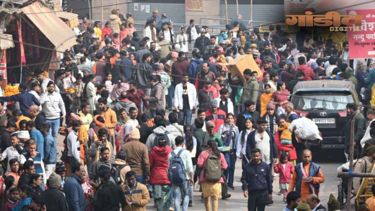  Varanasi:  काशी में माघ मेले का पलट प्रवाह ज्यादा, भक्तों की उमड़ी भीड़