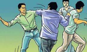 लंका में रेस्टोरेंट संचालक और कर्मचारी पर हमला, फायरिंग से दहशत