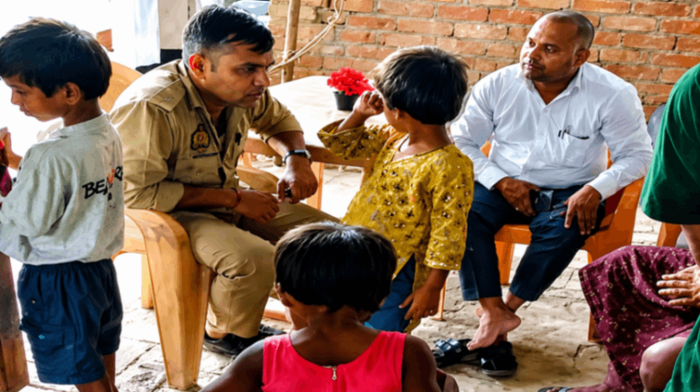 दुकान पर तीन बच्‍चों को छोड़कर आटो चालक फरार, पुलिस ने बालगृह भेजा...