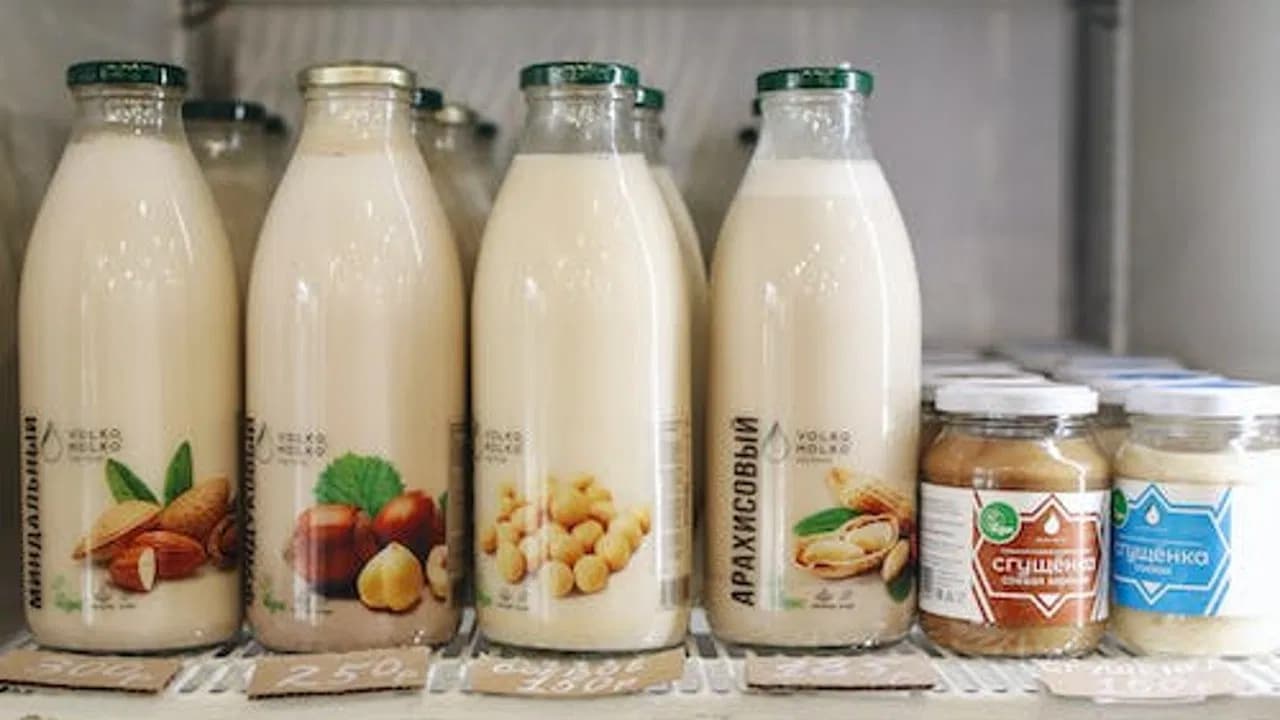 फ्रिज में दूध रखने का जाने ये सही तरीका, नहीं तो फटने में नहीं लगेगा देर 