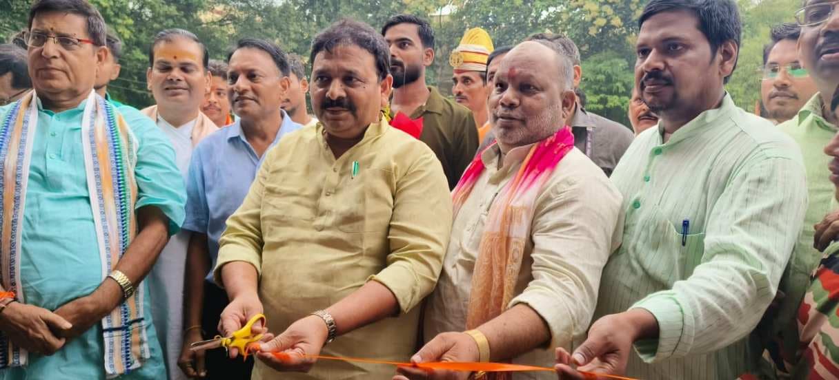 वाराणसी में 'विकसित भारत' प्रदर्शनी का उद्घाटन: मंत्री रविंद्र जायसवाल ने किया शुभारंभ"