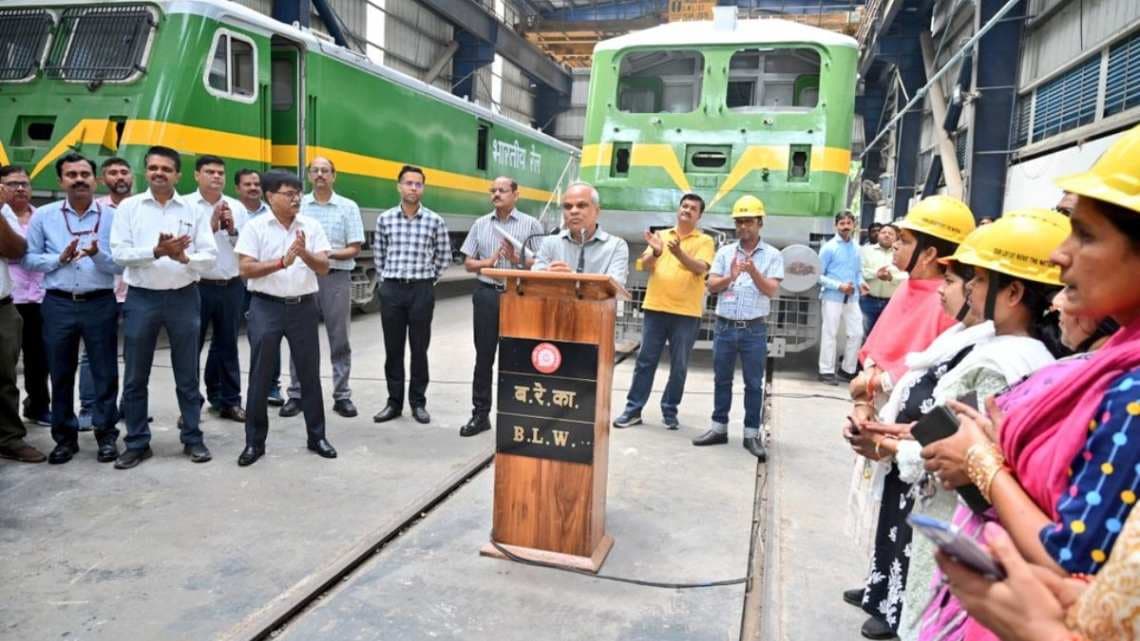 BLW में कर्मियों को दी गई व्यक्तिगत सुरक्षा उपकरण की जानकारी
