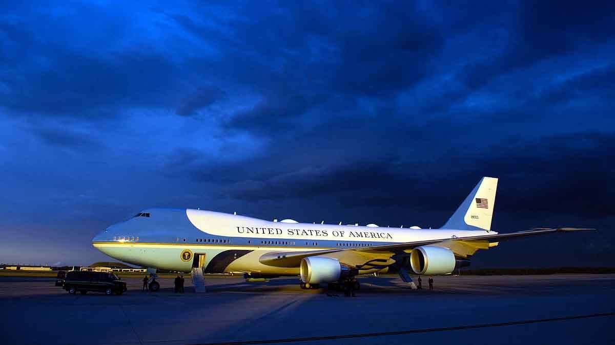 अमेरिका के आसमान में उड़ने लगा 'डूम्सडे प्लेन', देखने वाले रह गए हैरान 