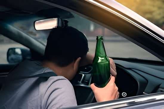 सड़क हादसों पर लगेगा ब्रेक: वाराणसी में नशे में वाहन चलाने वालों पर चला परिवहन विभाग का डंडा
