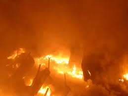 चौबेपुर में गोदाम में लगी भीषण आग, लाखों की खली - चुनी राख 