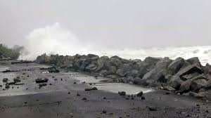 तूफान मोंथा पहुंचा ओडिशा, समुद्र में लहरों के उफान से बद से बदतर हुई स्थिति 