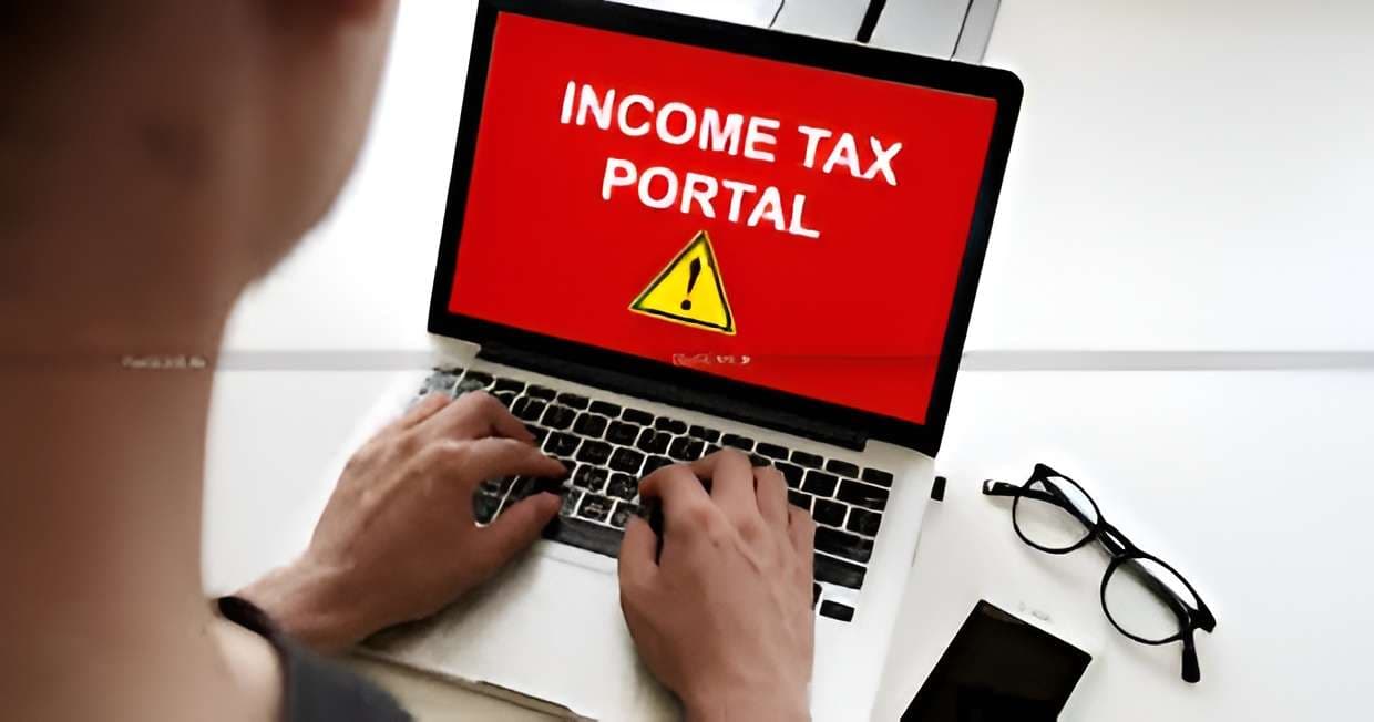 आयकर पोर्टल ठपः अंतिम तारीख पर करदाता बेहाल, बैंकों की छुट्टी और तकनीकी गड़बड़ी से बढ़ी मुश्किलें
