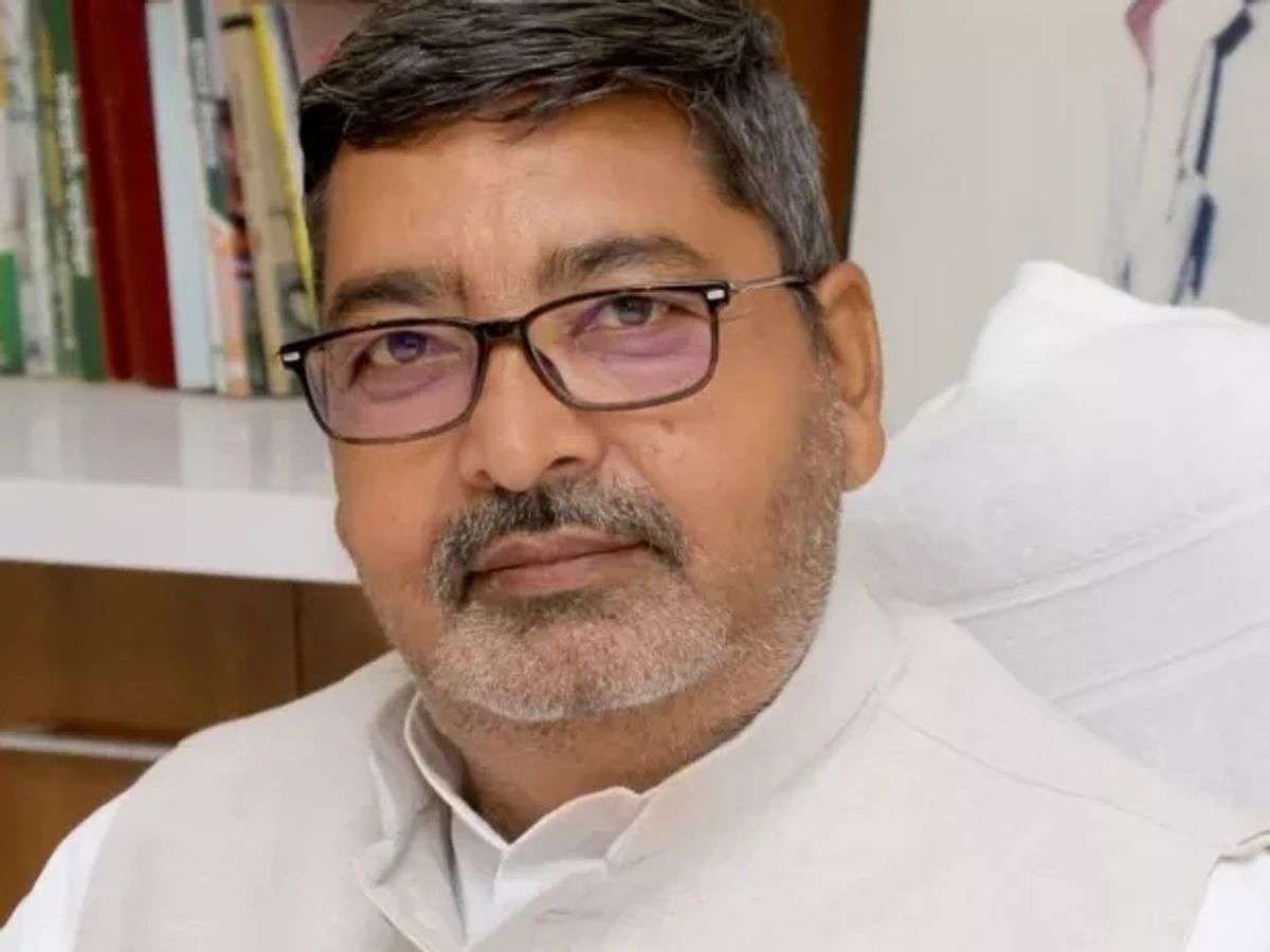 दालमंडी में तानाशाही की तरह हो रहा कार्यः सांसद वीरेंद्र सिंह