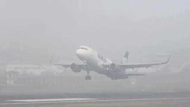 घने कोहरे के चलते 45 मिनट तक चक्‍कर काटता रहा विमान, दिल्‍ली डायवर्ट
