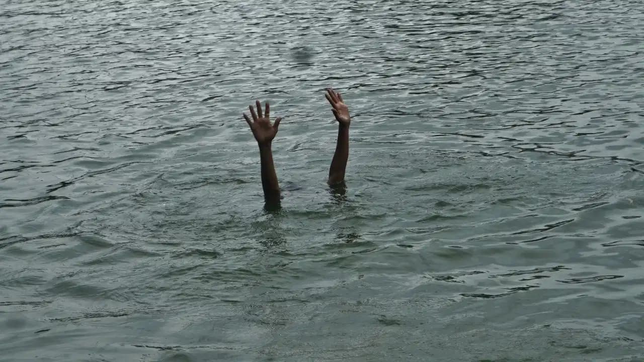 NDRF कर्मी को थप्पड़ मारकर गंगा में कूदा युवक, लाख कोशिश के बाद नहीं बची जान