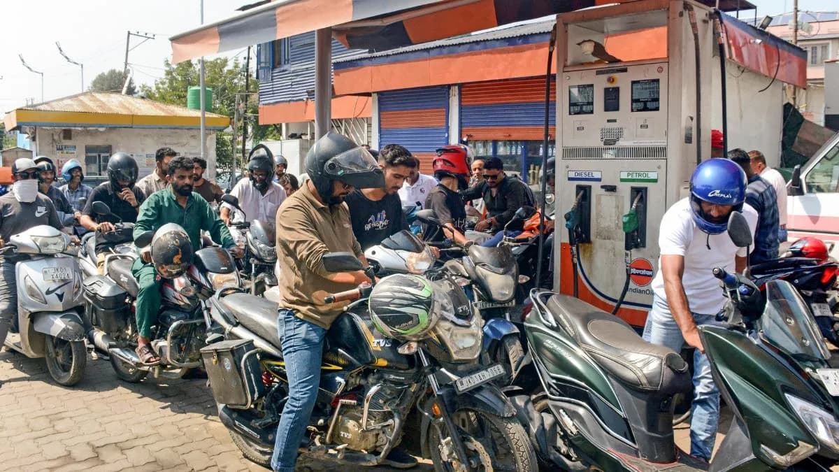 पेट्रोल-डीजल की क‍िल्‍लत का दिखा जबरदस्त असर, आपस में भिड़े लोग 